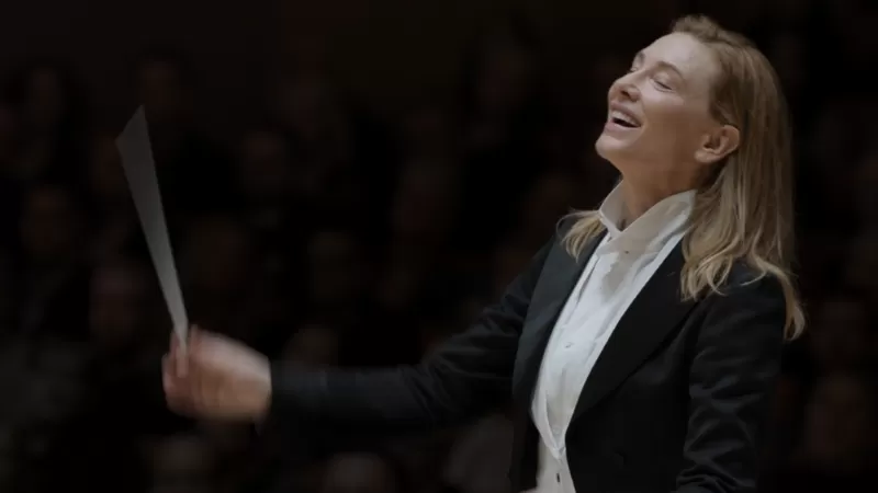 Cate Blanchett en su interpretación como la directora de orquesta, Lydia Tár en la película. 