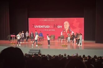 jóvenes con Claudia