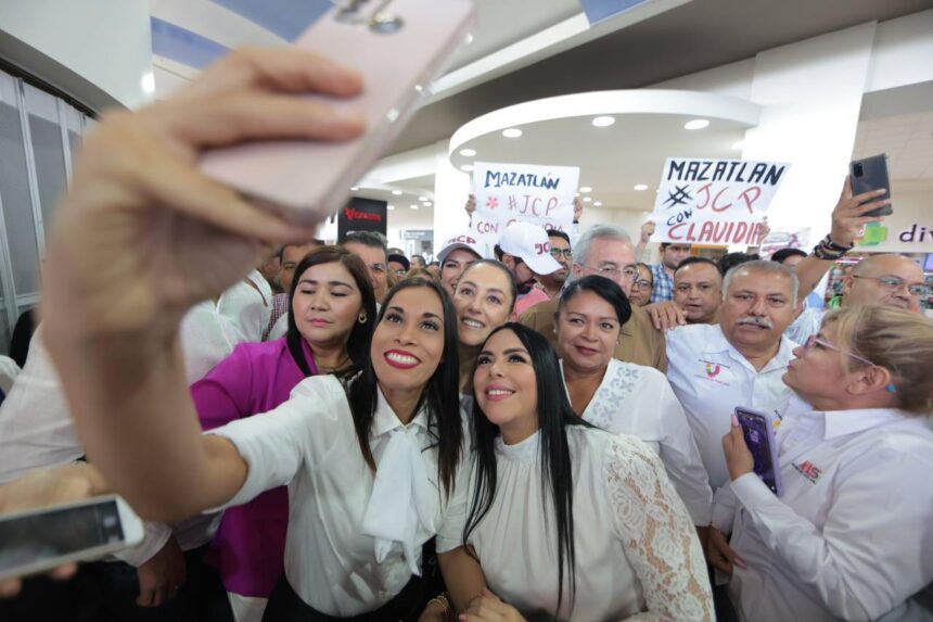 Sheinbaum en su llegada a Sinaloa