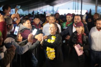 Sheinbaum celebra relevo generacional en Toluca