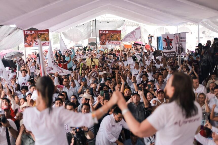 Sheinbaum junto a militantes de Los Tuxtlas