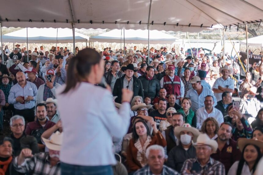 Sheinbaum con productores y productoras de alimentos