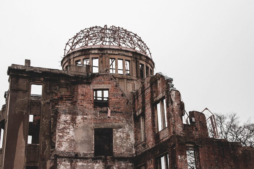 El Monumento es la única estructura que quedó en pie cerca del hipocentro de la bomba, que marcó el primer uso de un arma atómica en una guerra.