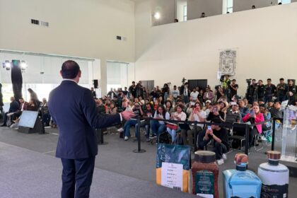 Armenta cambia esquema de comunicación