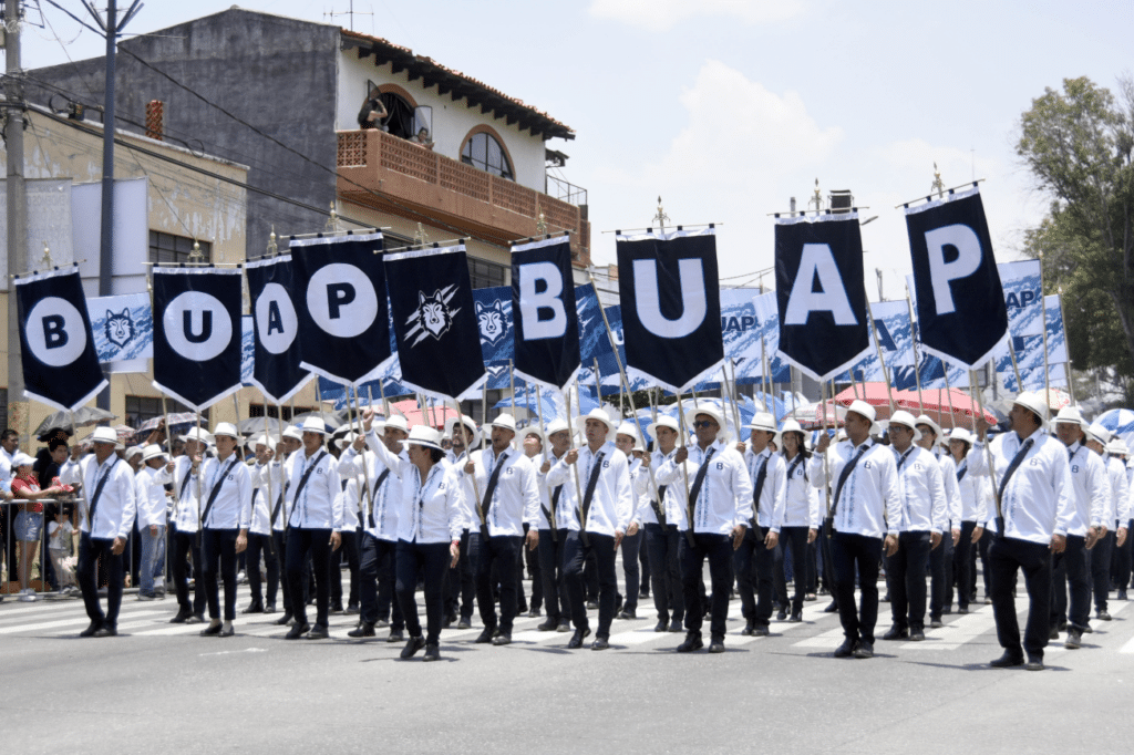 BUAP desfile