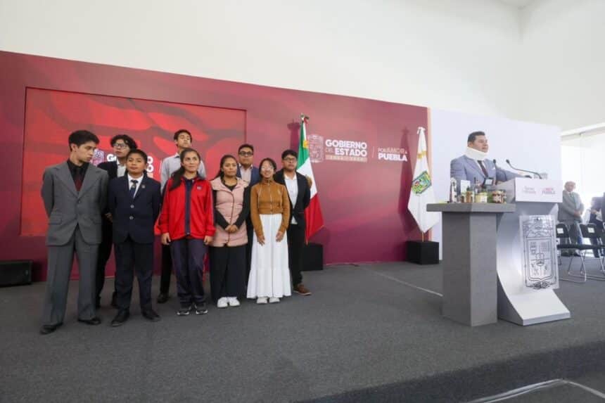 Apoyo estudiantes Olimpiada Matemática Singapur