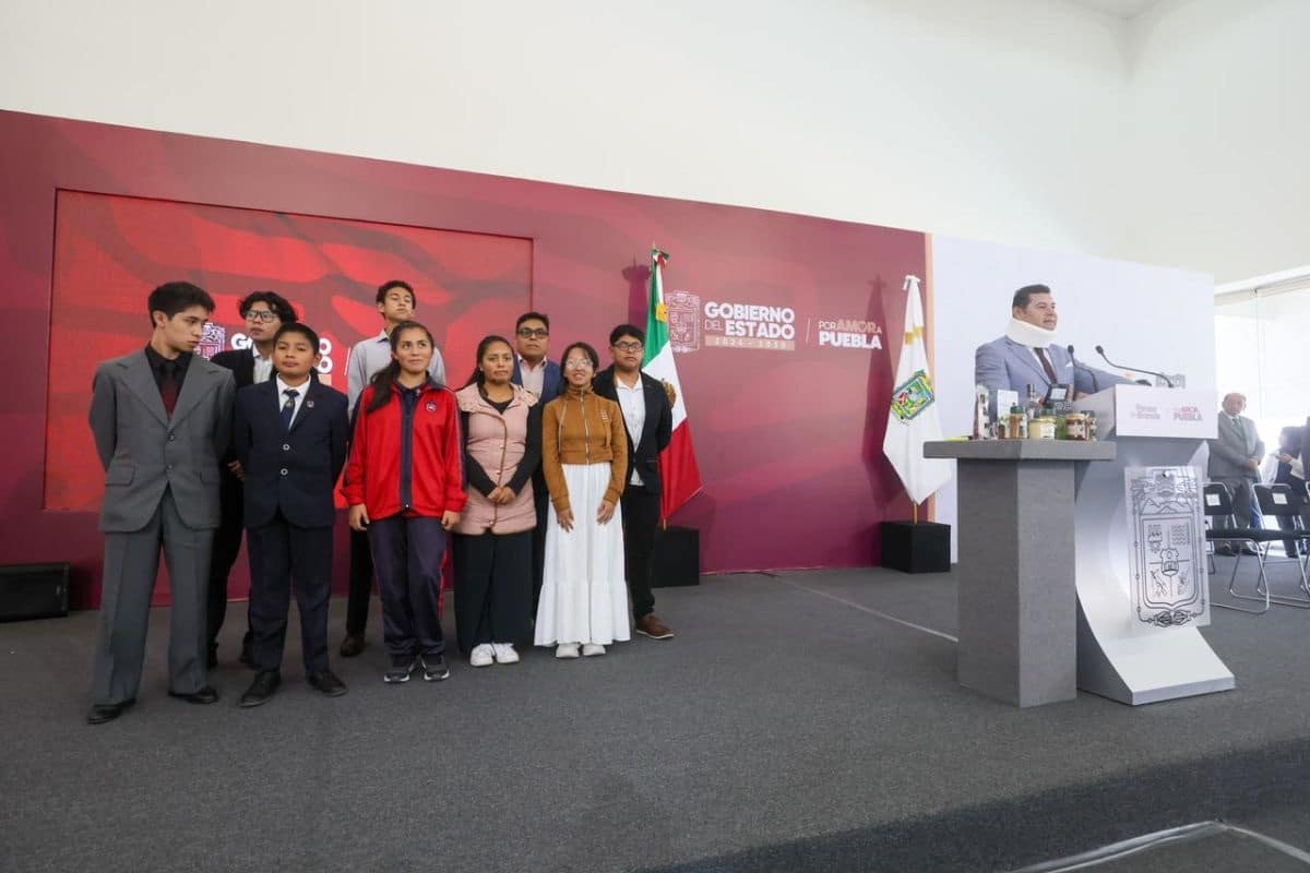 Apoyo estudiantes Olimpiada Matemática Singapur
