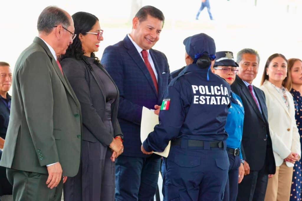 armenta graduacion policias