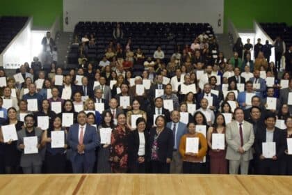 BUAP entrega definitividades