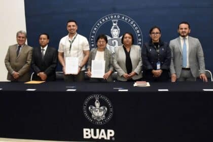 BUAP firma convenio salud