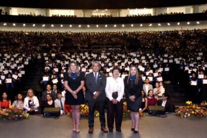 Lilia Cedillo BUAP graduación