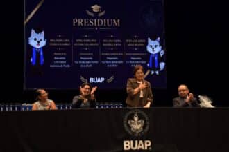 Lilia Cecillo graduación prepa Benito Juárez