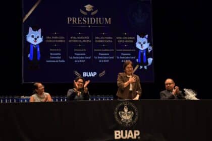 Lilia Cecillo graduación prepa Benito Juárez