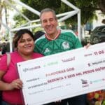 Pepe Chedraui entrega de cheques