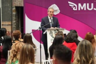 Pepe Chedraui reconocimiento mujeres
