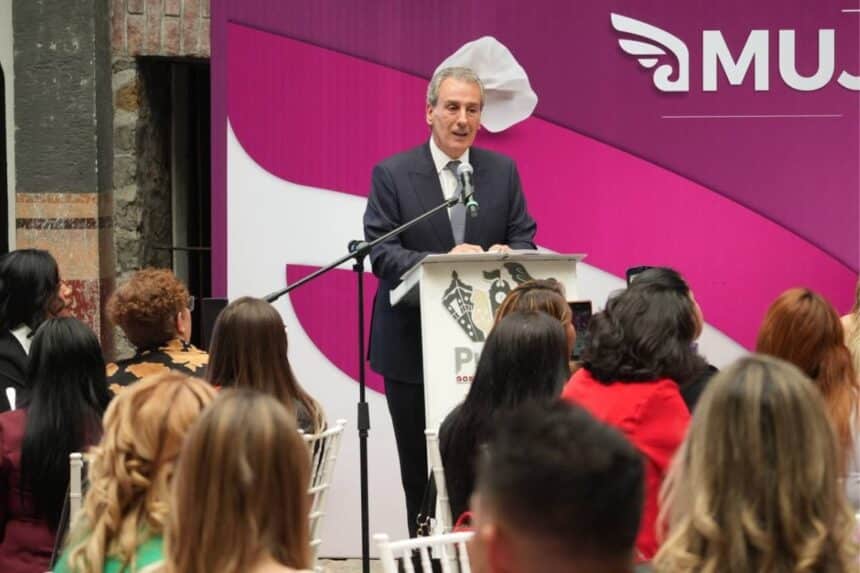 Pepe Chedraui reconocimiento mujeres
