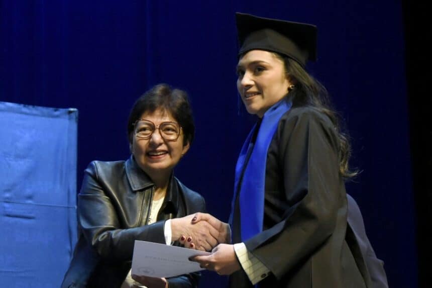 Rectora BUAP graduación Derecho