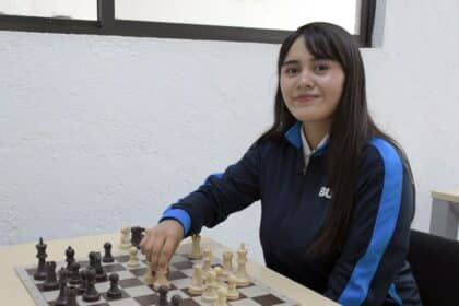 Medalla plata Ajedrez alumna BUAP