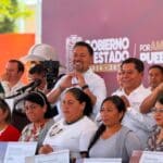 Andrés Villegas entrega apoyos Quecholac