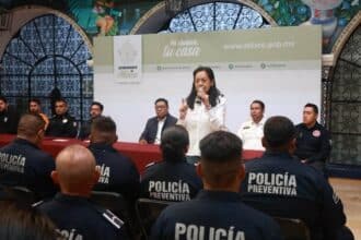 Ariadna Ayala entrega estímulos SSC