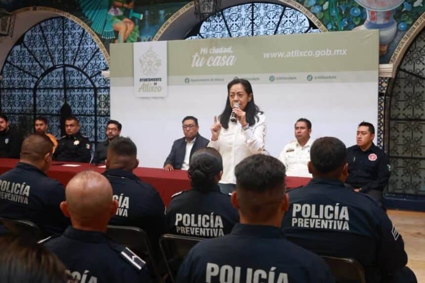 Ariadna Ayala entrega estímulos SSC