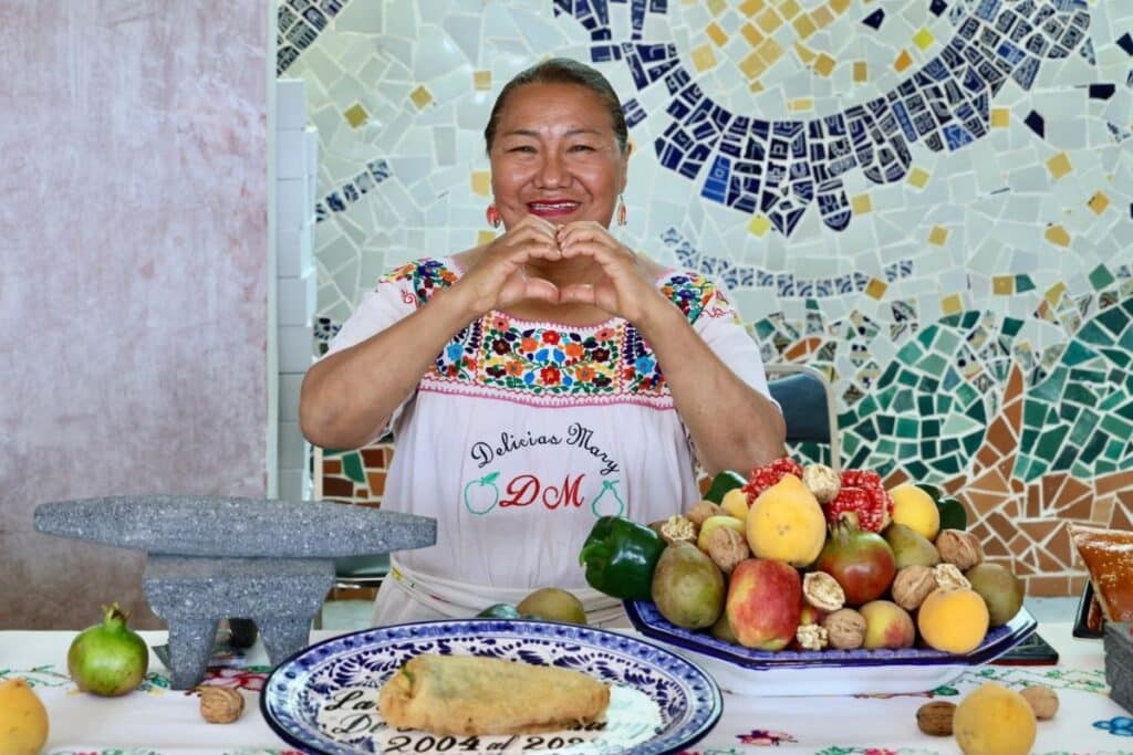 Chile en Nogada cocinera tradicional