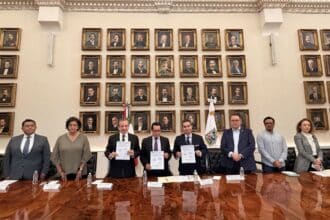 Comisión Estatal de VIvienda firma de convenio