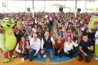 Pepe Chedraui entrega despensas Agua Santa