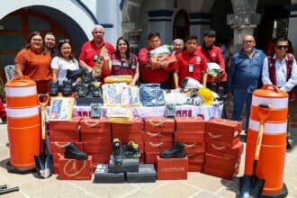 Tonantzin Fernández entrega equipamiento