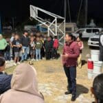 Andrés Villegas dona pintura a primaria