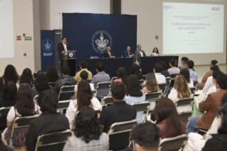 BUAP Fundación BBVA reconocimientos egresados