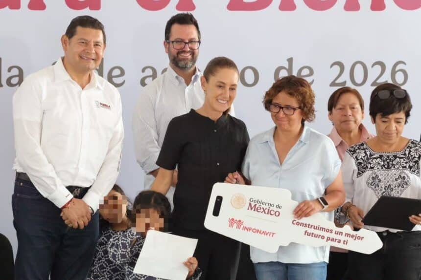 Claudia Sheinbaum entrega viviendas Puebla