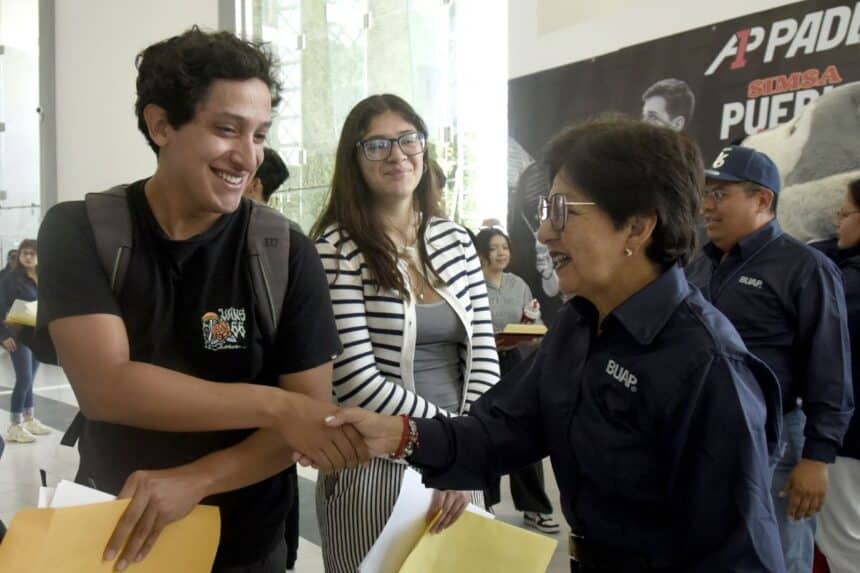Lilia Cedillo inscripción nivel superior