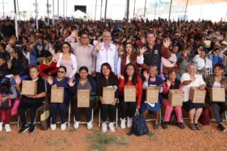 Pepe Chedraui entrega despensas San Pablo Xochimehuacan