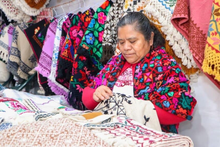 Textiles y Bordados de Hueyapan Patrimonio Cultural Intangible de Puebla