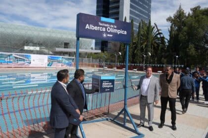 Alberca olímpica BUAP techado primera piedra