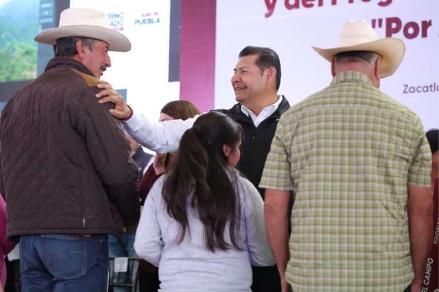 Alejandro Armenta Obra Comunitaria Sierra Norte