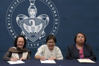 BUAP firma convenio Universidad Nacional Rosario Castellanos