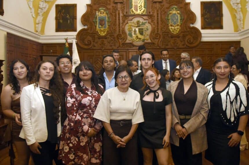 Lilia Cedillo egresados Facufi