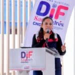Lupita Cuautle entrega plantillas ortopédicas Cambiando Vidas
