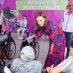 MariElise Budib entrega aparatos personas con discapacidad