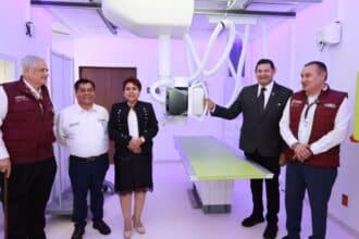 Alejandro Armenta entrega equipamiento ISSSTEP
