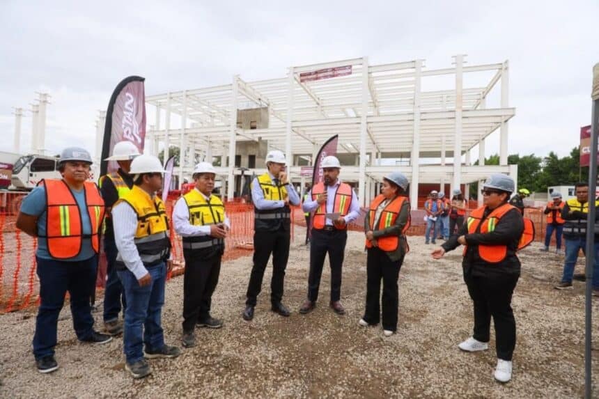 Alejandro Armenta recorrido construcción CIRE-SEDIF