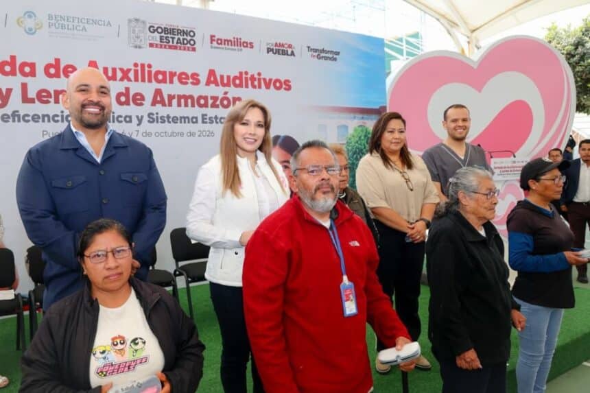 Ceci Arellano entrega apoyos auditivos y visuales