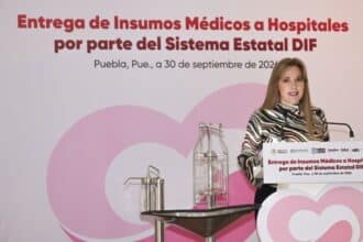 Ceci Arellano entrega equipo médico hospitales