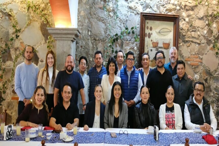 Gaby "La Bonita" Sánchez reunión empresarios