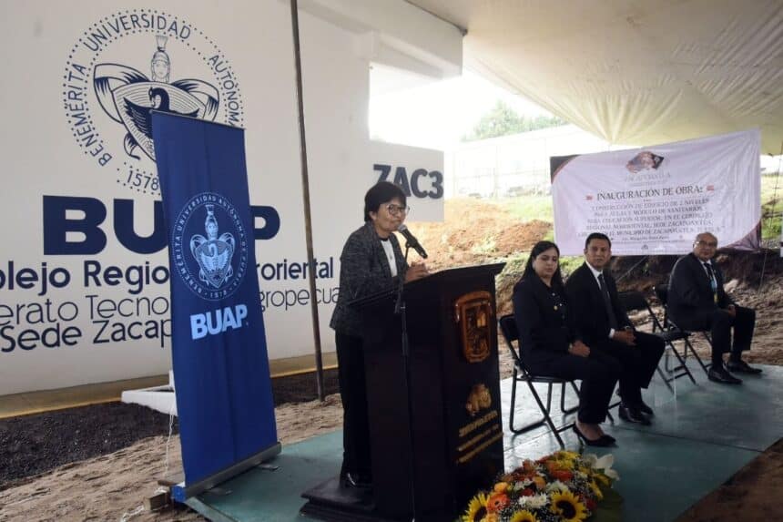 Lilia Cedillo nuevo edificio Zacapoaxtla