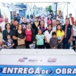 Lupita Cuautle entrega pavimentación