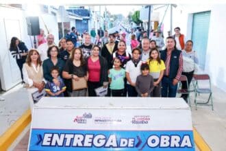 Lupita Cuautle entrega pavimentación