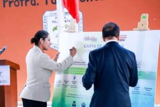 Lupita Cuautle firma Carta de la Tierra